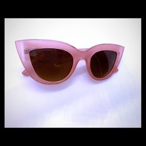 Cat eye sunglasses